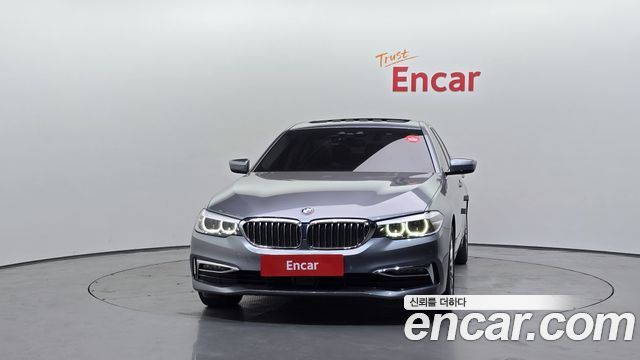 BMW 5-Series 520i Luxury