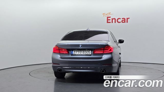 BMW 5-Series 520i Luxury