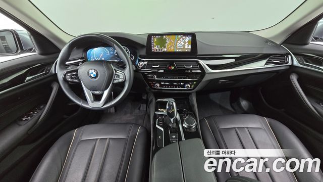 BMW 5-Series 520i Luxury