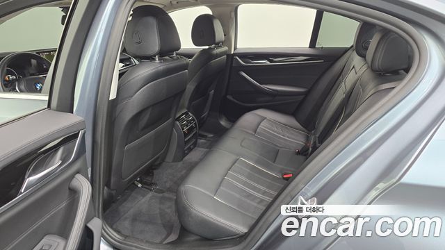 BMW 5-Series 520i Luxury