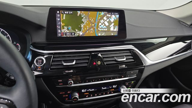 BMW 5-Series 520i Luxury