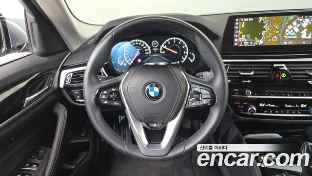 BMW 5-Series 520i Luxury