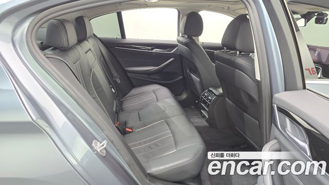 BMW 5-Series 520i Luxury