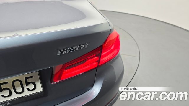 BMW 5-Series 520i Luxury