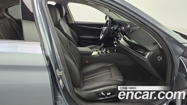 BMW 5-Series 520i Luxury