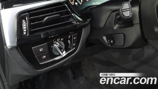 BMW 5-Series 520i Luxury