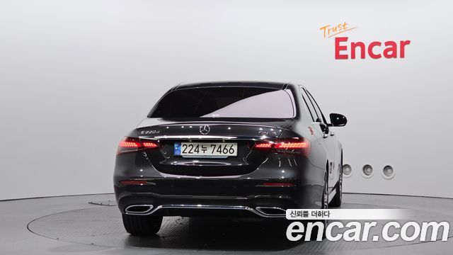 Mercedes-Benz E-Class E220d 4MATIC AMG Line