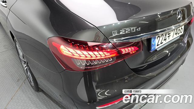 Mercedes-Benz E-Class E220d 4MATIC AMG Line