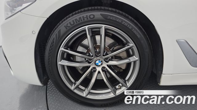 BMW 5-Series 520d xDrive M Sport Package Plus