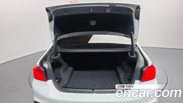 BMW 5-Series 520d xDrive M Sport Package Plus