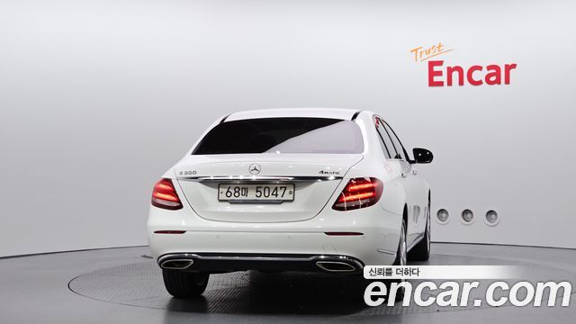 Mercedes-Benz E-Class E300 4MATIC Exclusive