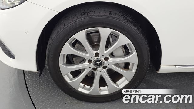 Mercedes-Benz E-Class E300 4MATIC Exclusive