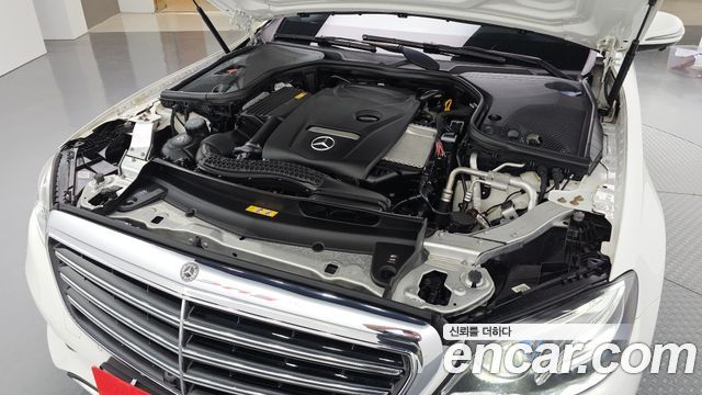 Mercedes-Benz E-Class E300 4MATIC Exclusive