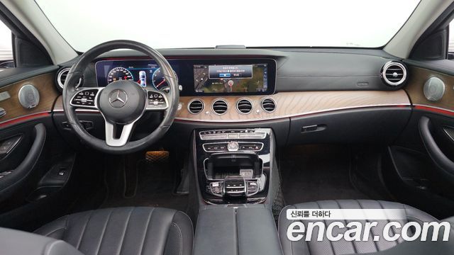 Mercedes-Benz E-Class E300 4MATIC Exclusive