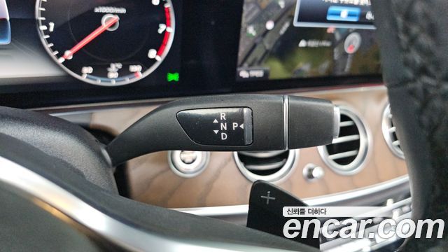 Mercedes-Benz E-Class E300 4MATIC Exclusive