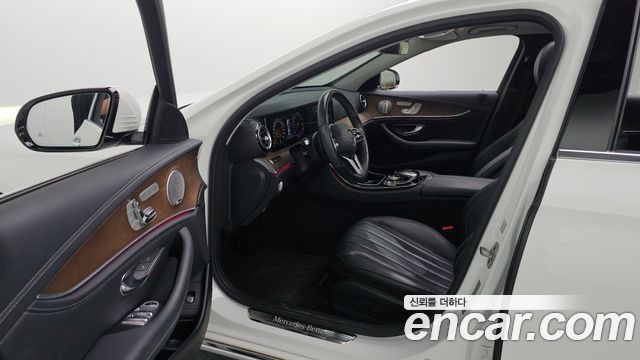 Mercedes-Benz E-Class E300 4MATIC Exclusive