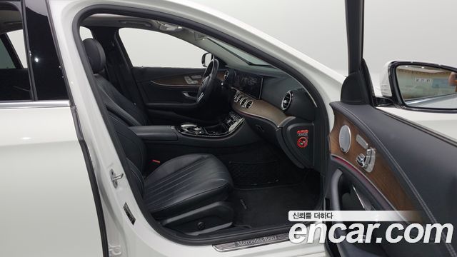 Mercedes-Benz E-Class E300 4MATIC Exclusive