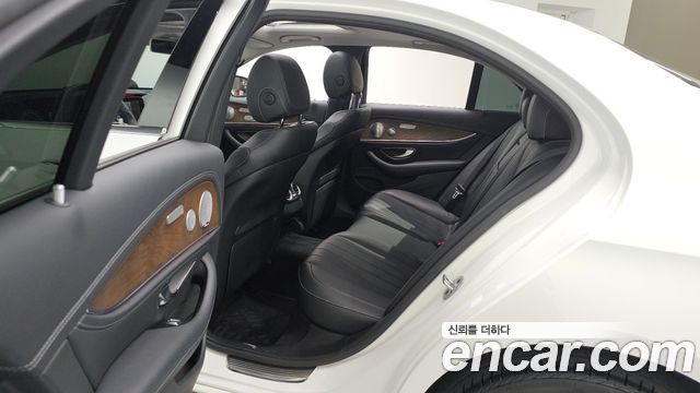 Mercedes-Benz E-Class E300 4MATIC Exclusive