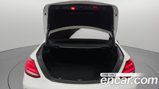 Mercedes-Benz E-Class E300 4MATIC Exclusive