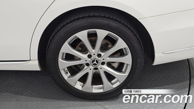 Mercedes-Benz E-Class E300 4MATIC Exclusive