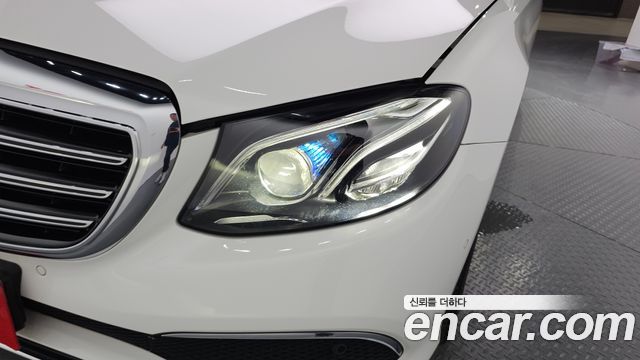Mercedes-Benz E-Class E300 4MATIC Exclusive