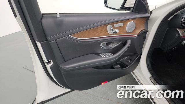 Mercedes-Benz E-Class E300 4MATIC Exclusive