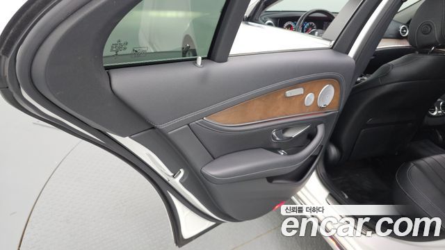 Mercedes-Benz E-Class E300 4MATIC Exclusive