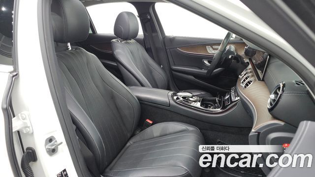 Mercedes-Benz E-Class E300 4MATIC Exclusive