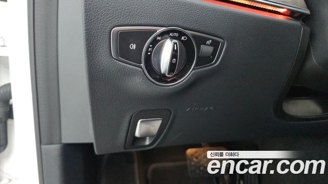 Mercedes-Benz E-Class E300 4MATIC Exclusive