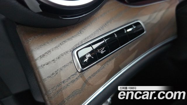 Mercedes-Benz E-Class E300 4MATIC Exclusive