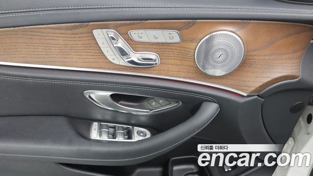 Mercedes-Benz E-Class E300 4MATIC Exclusive