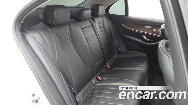 Mercedes-Benz E-Class E300 4MATIC Exclusive