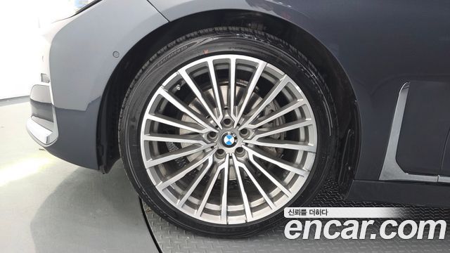 BMW 7-Series 740Li xDrive Design Pure Excellence