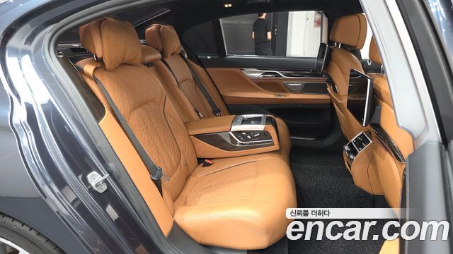 BMW 7-Series 740Li xDrive Design Pure Excellence