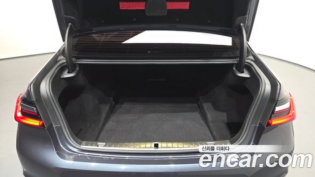 BMW 7-Series 740Li xDrive Design Pure Excellence