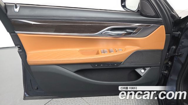 BMW 7-Series 740Li xDrive Design Pure Excellence