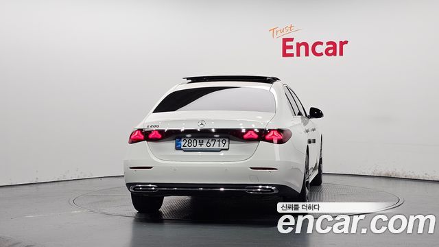 Mercedes-Benz E-Class E200 Avantgarde