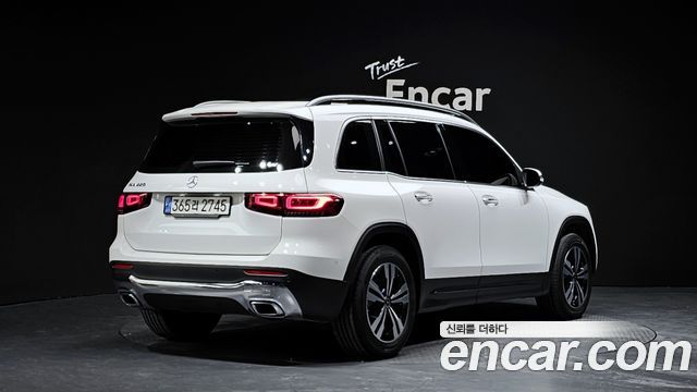 Mercedes-Benz GLB-Class GLB220