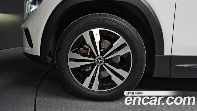 Mercedes-Benz GLB-Class GLB220