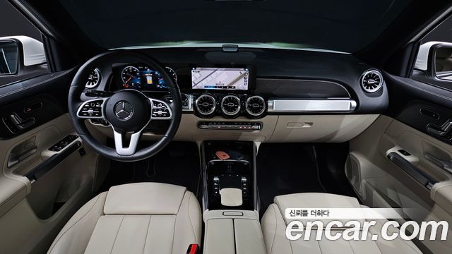 Mercedes-Benz GLB-Class GLB220