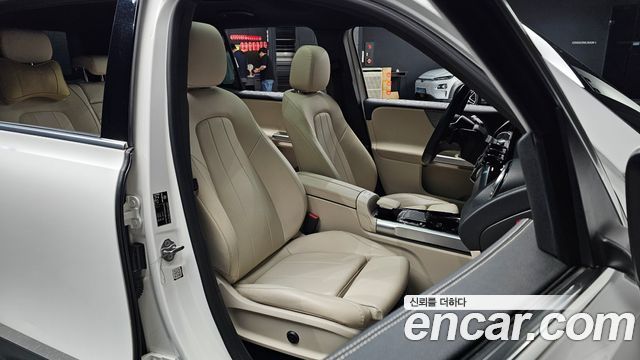 Mercedes-Benz GLB-Class GLB220