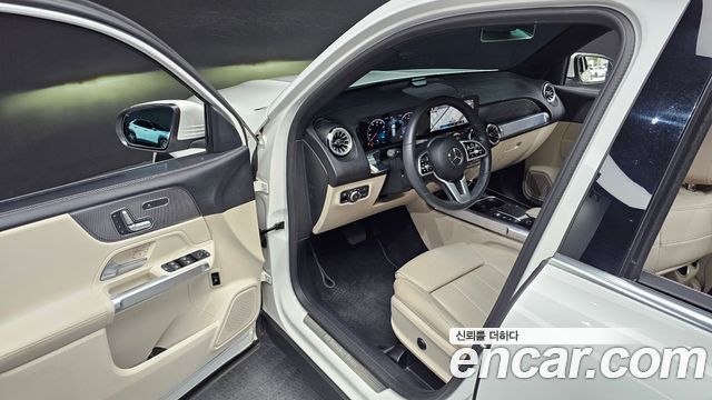 Mercedes-Benz GLB-Class GLB220