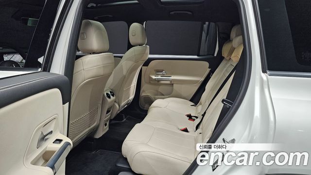 Mercedes-Benz GLB-Class GLB220