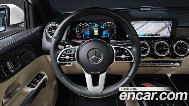 Mercedes-Benz GLB-Class GLB220