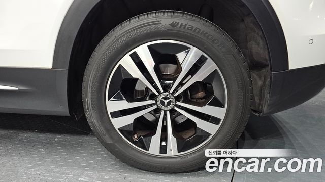 Mercedes-Benz GLB-Class GLB220