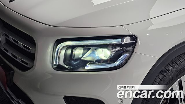 Mercedes-Benz GLB-Class GLB220