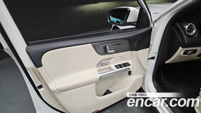 Mercedes-Benz GLB-Class GLB220