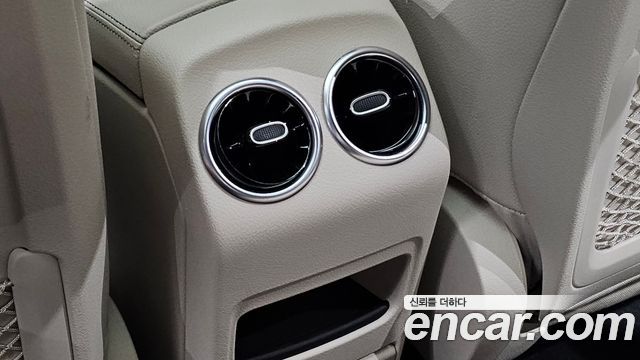 Mercedes-Benz GLB-Class GLB220