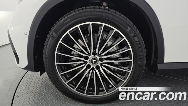 Mercedes-Benz GLC-Class GLC300 4MATIC AMG Line