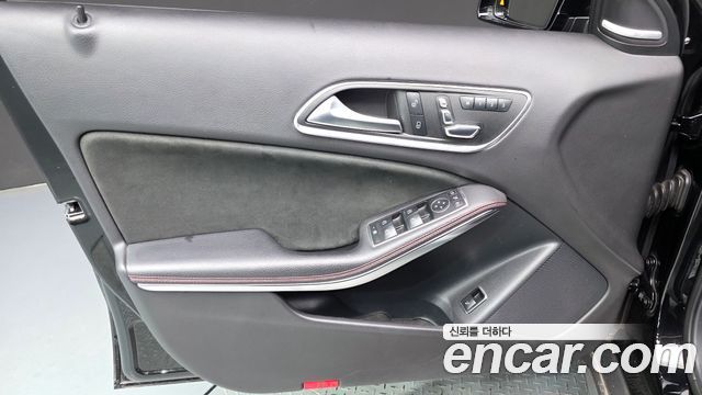 Mercedes-Benz GLA-Class GLA45 AMG 4MATIC